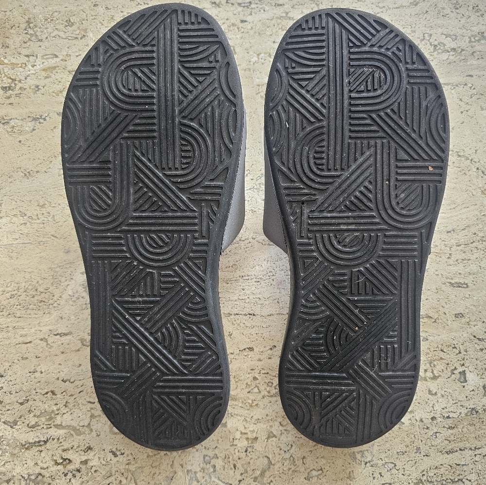 NWOT Nike Black and Gray Slides with Neon Green Swoosh - Picture 3 of 3